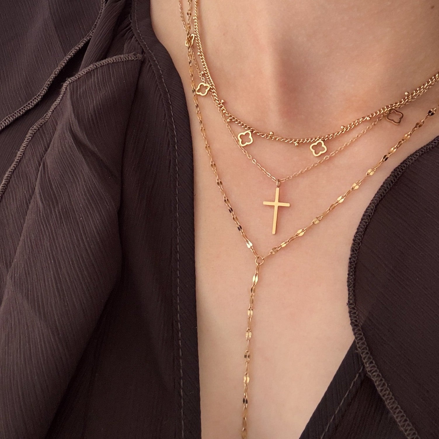 Comment cumuler vos bijoux pour un look parfait